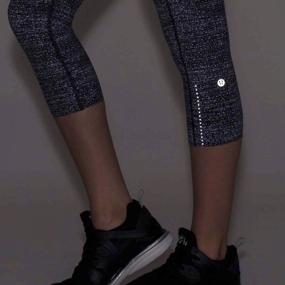 Lululemon Fast & Free Crop 19” Nulux, EUC - Picture 6 of 9